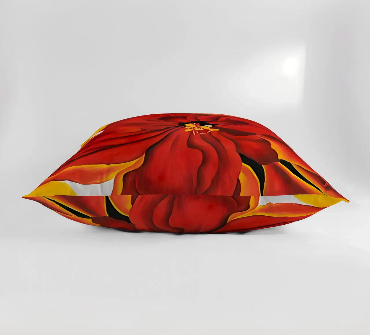 Georgia O'Keeffe - Amaryllis rosso cuscino da Kinsley