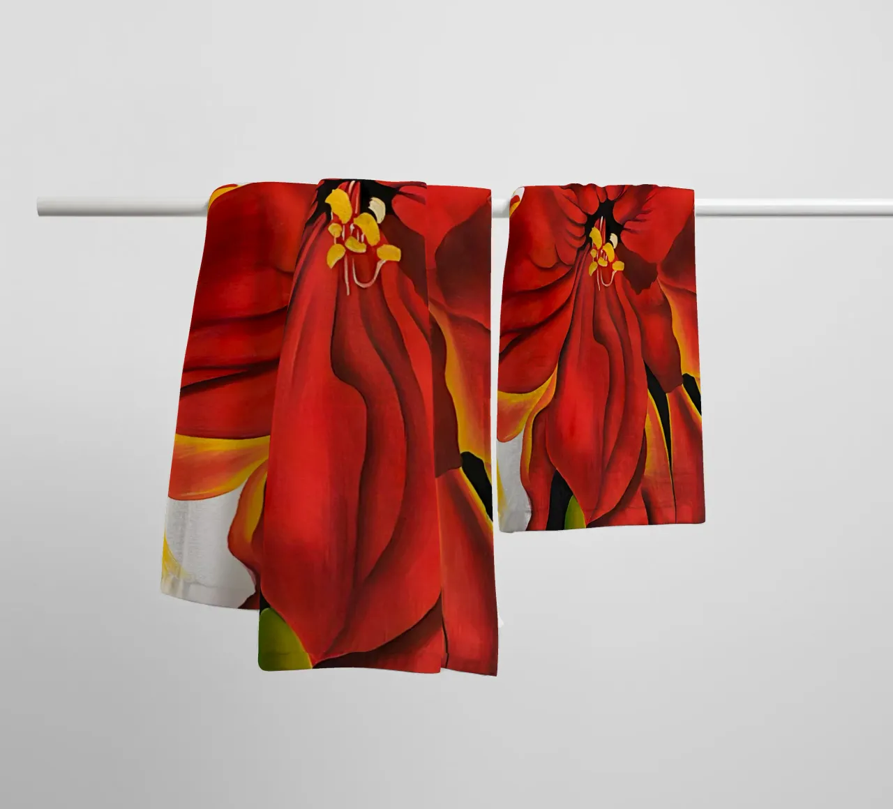 Georgia O'Keeffe - Amaryllis rosso asciugamano da bagno da Kinsley
