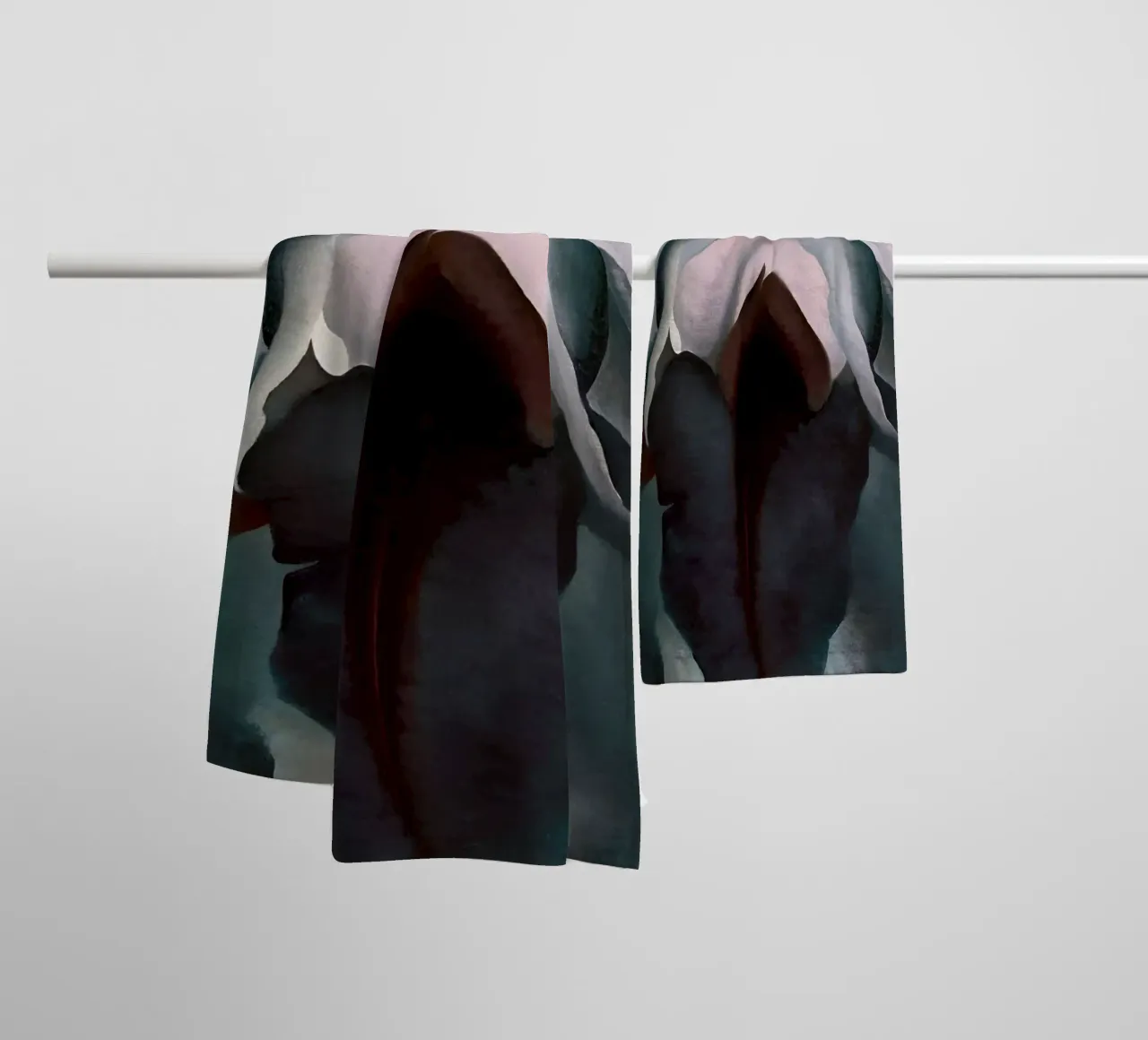 Georgia O'Keeffe - Iris negro III , 1926 toalla de baño de Kinsley
