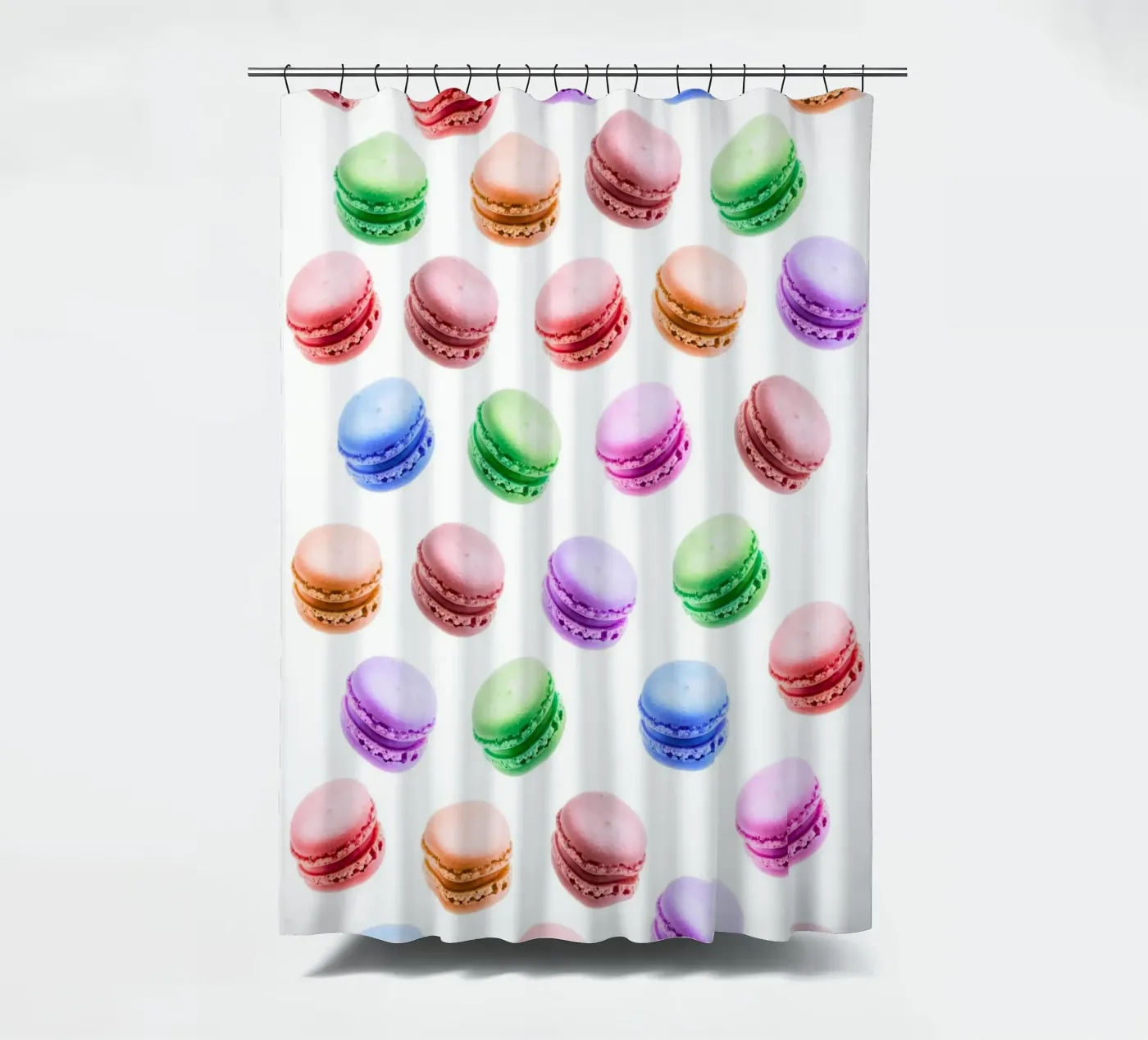 Macarons Duschvorhang von Happypatterns