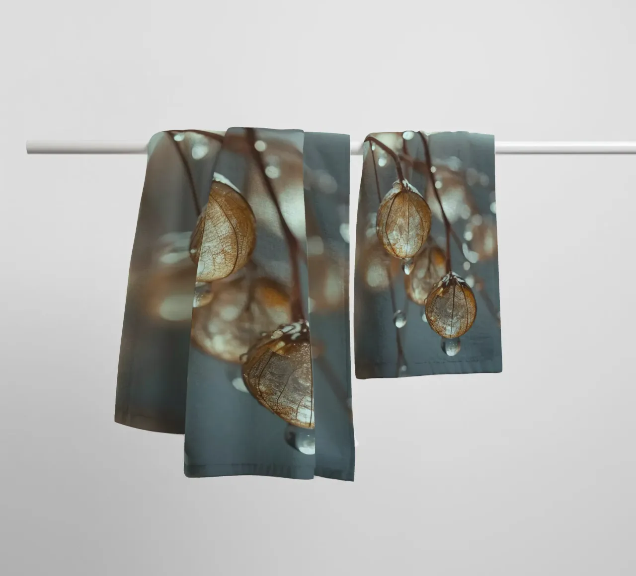 Tiny Glass Berries asciugamano da bagno da treechild