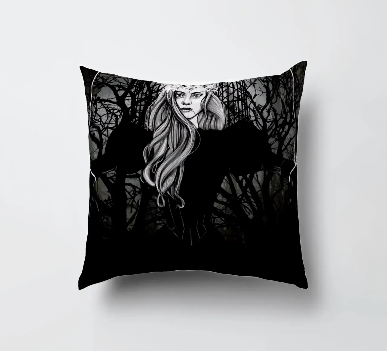 Queen Of The Forest cuscino da Agnes KR Patience