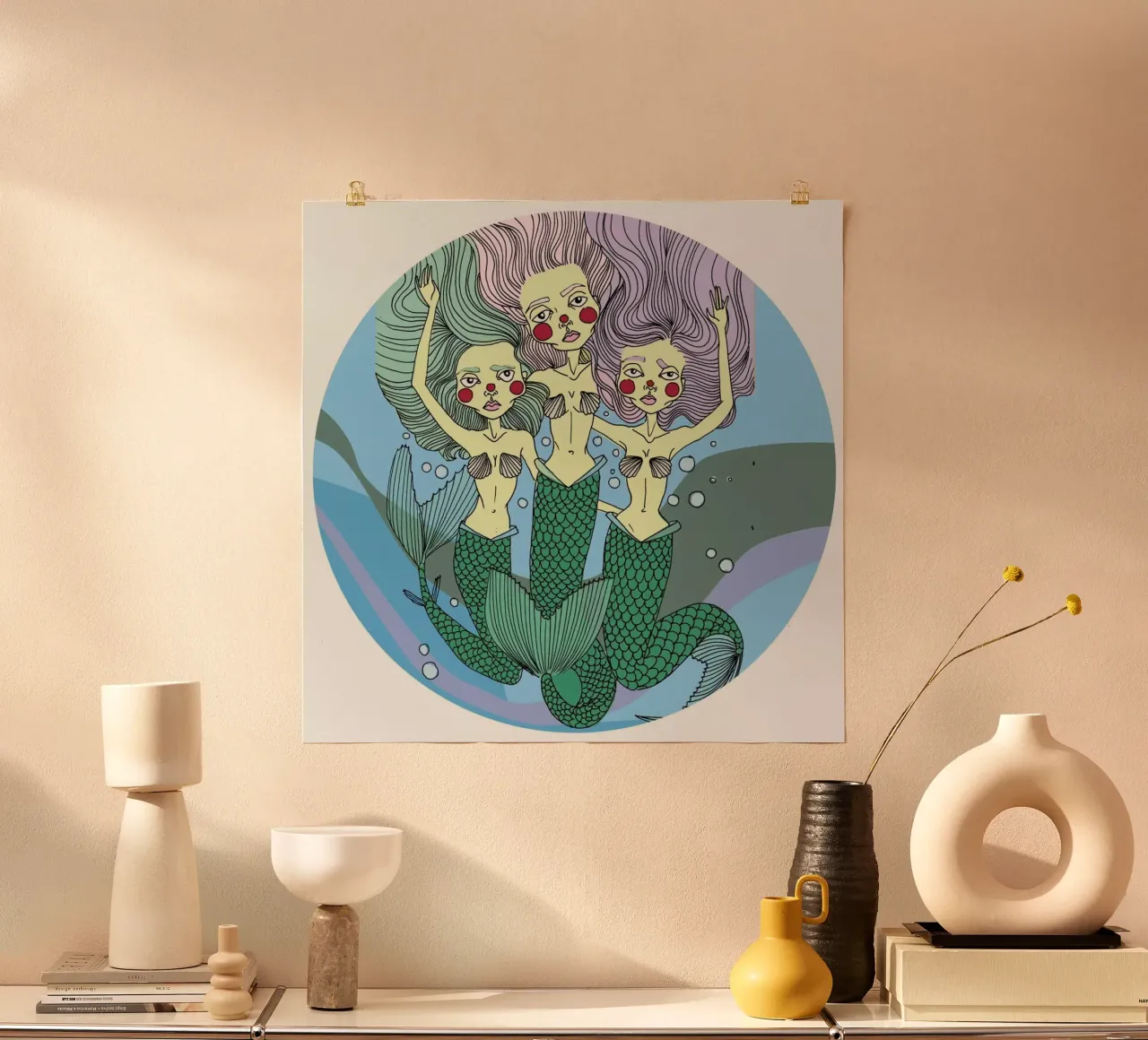 Nessie Mermaids poster con telaio in legno da Agnes KR Patience