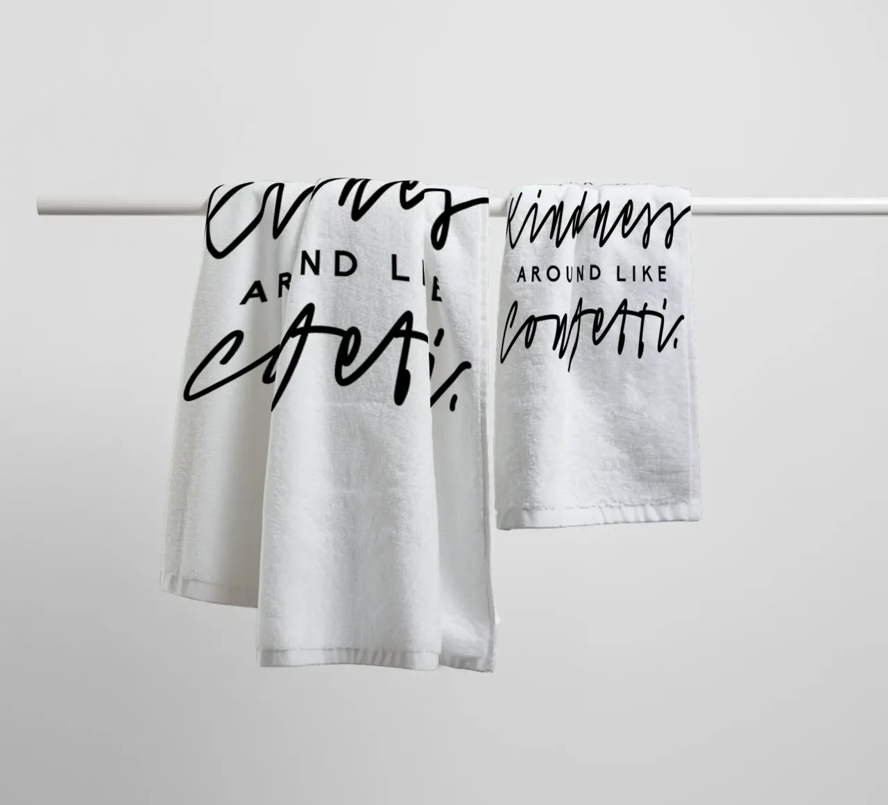 Throw Kindness Around asciugamano da bagno da Honeymoon Hotel