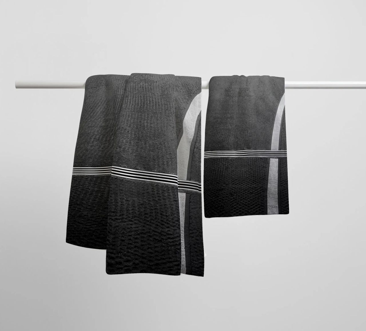 White Arrow asciugamano da bagno da Amy & Kurt