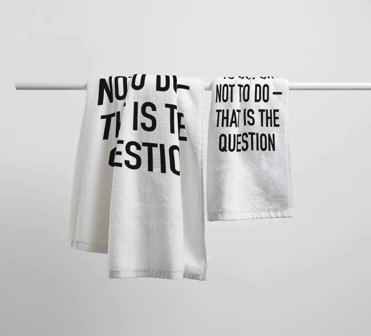 To do or not to do Handtuch von Amy & Kurt