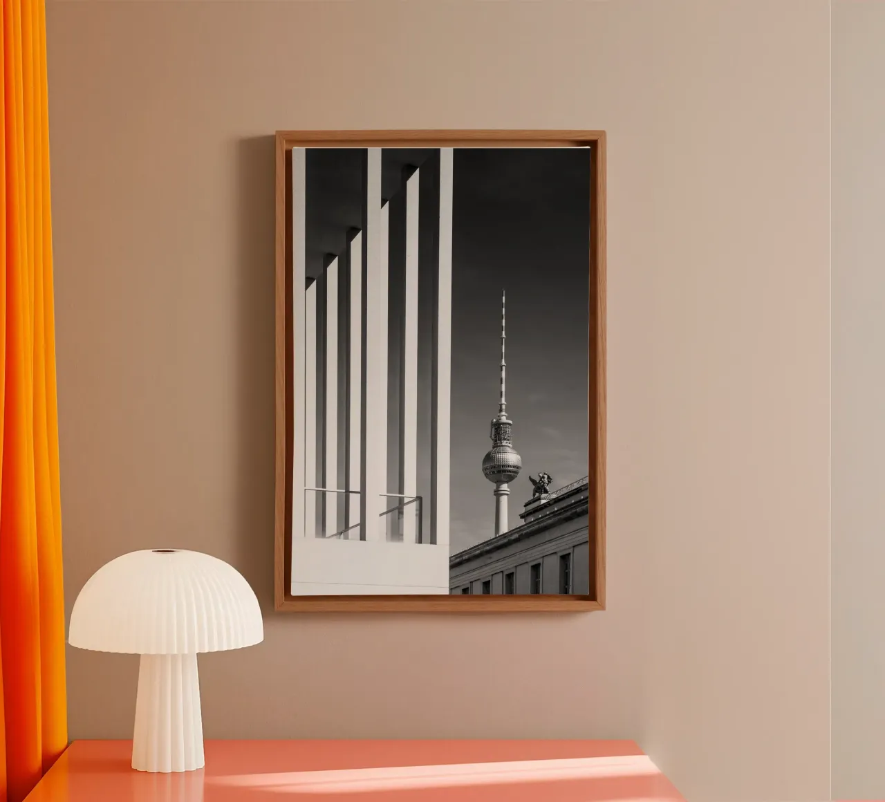 BERLINO Torre della televisione e Isola dei musei | Monochrom tela con Cornice a cassetta da Melanie Viola