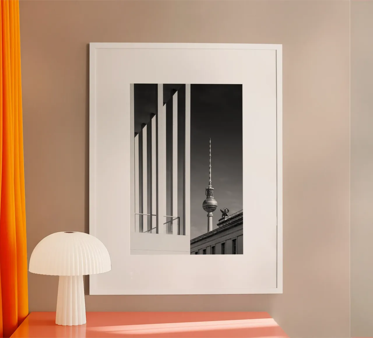 BERLINO Torre della televisione e Isola dei musei | Monochrom poster con telaio in plastica da Melanie Viola