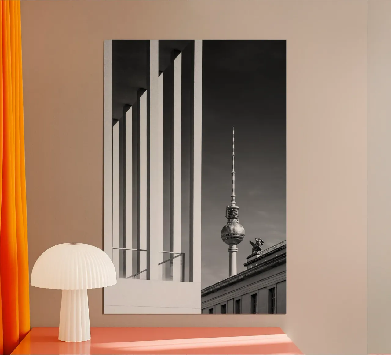 BERLINO Torre della televisione e Isola dei musei | Monochrom poster con telaio in plastica da Melanie Viola