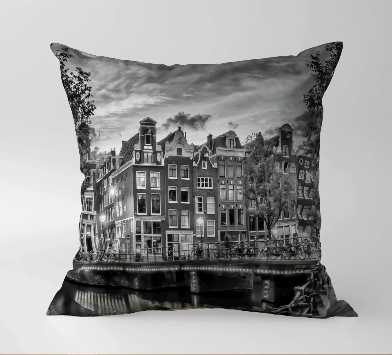 AMSTERDAM Idillio serale sul Singel | Monochrom cuscino da Melanie Viola