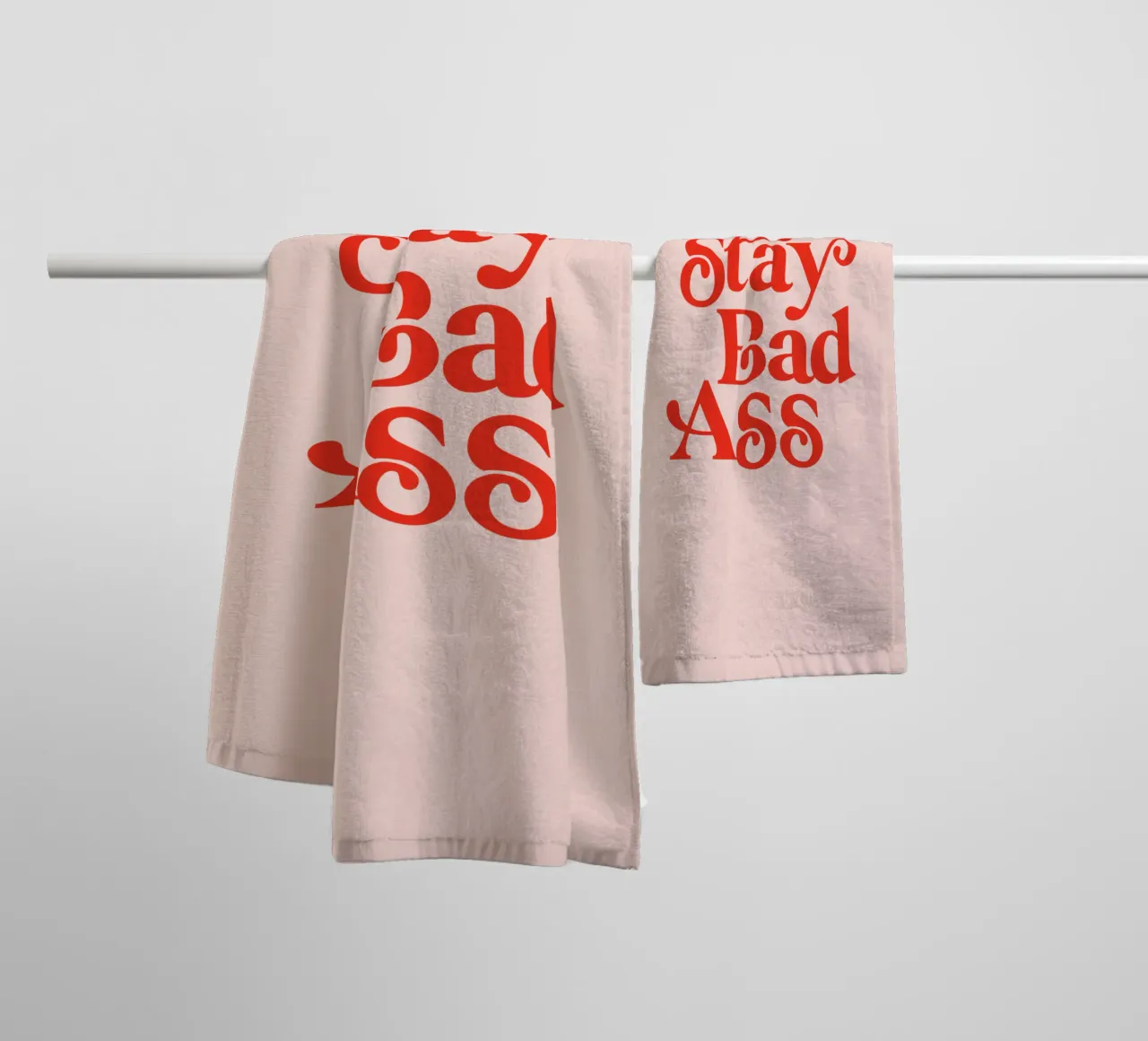 Design tipografico Stay Bad Ass in rosa e rosso asciugamano da bagno da THE MOTIVATED TYPE