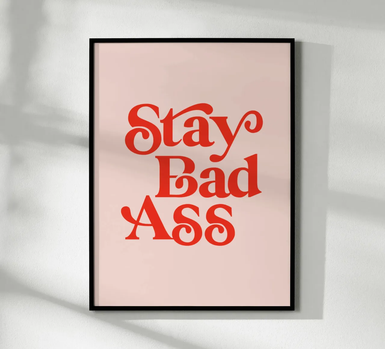 Design tipografico Stay Bad Ass in rosa e rosso carta hahnemühle da THE MOTIVATED TYPE