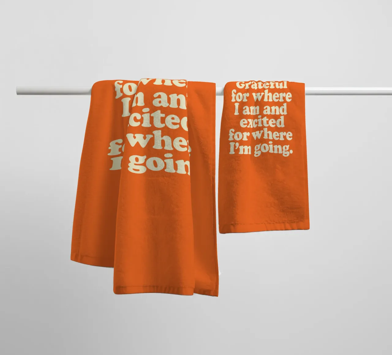 Dankbar für das, was ich bin, und aufgeregt für das, was ich vorhabe Handtuch von THE MOTIVATED TYPE