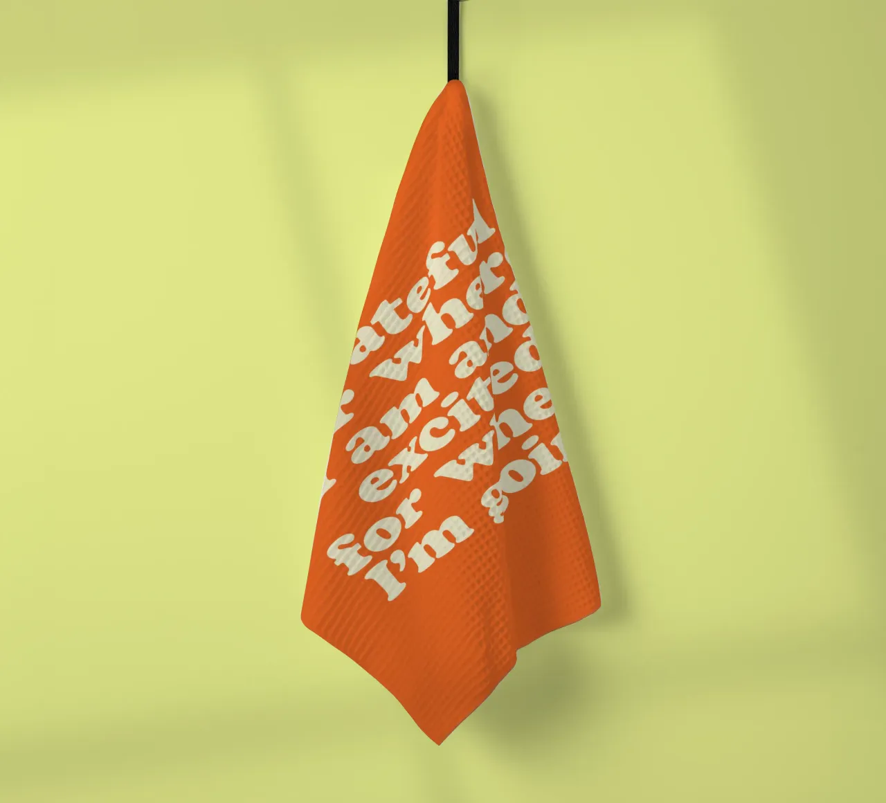 Dankbar für das, was ich bin, und aufgeregt für das, was ich vorhabe Geschirrtuch von THE MOTIVATED TYPE