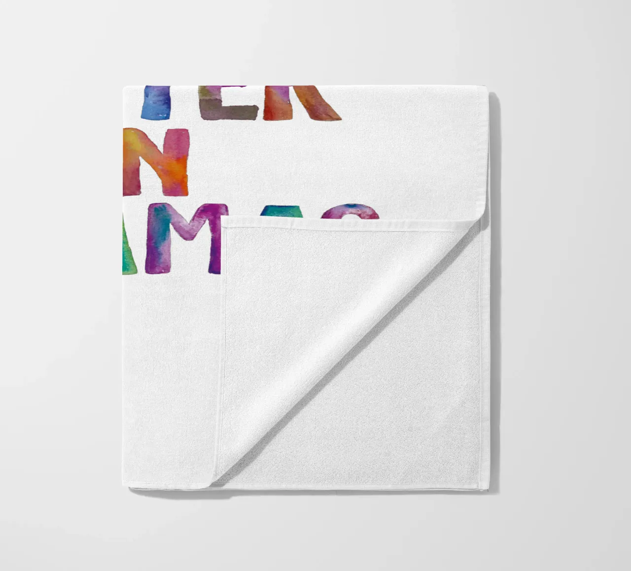 La vita è migliore in pigiama Design tipografico telo mare da THE MOTIVATED TYPE