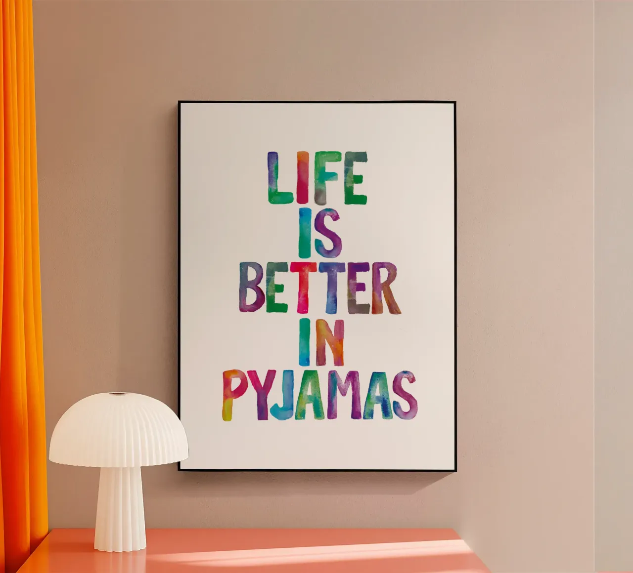 La vita è migliore in pigiama Design tipografico plexiglass da THE MOTIVATED TYPE