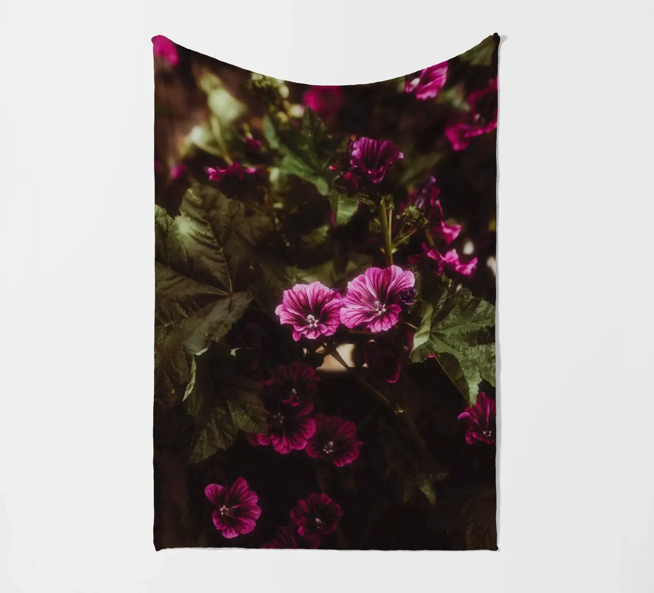 Fiori luminosi coperta in pile da Journey of Vanessa