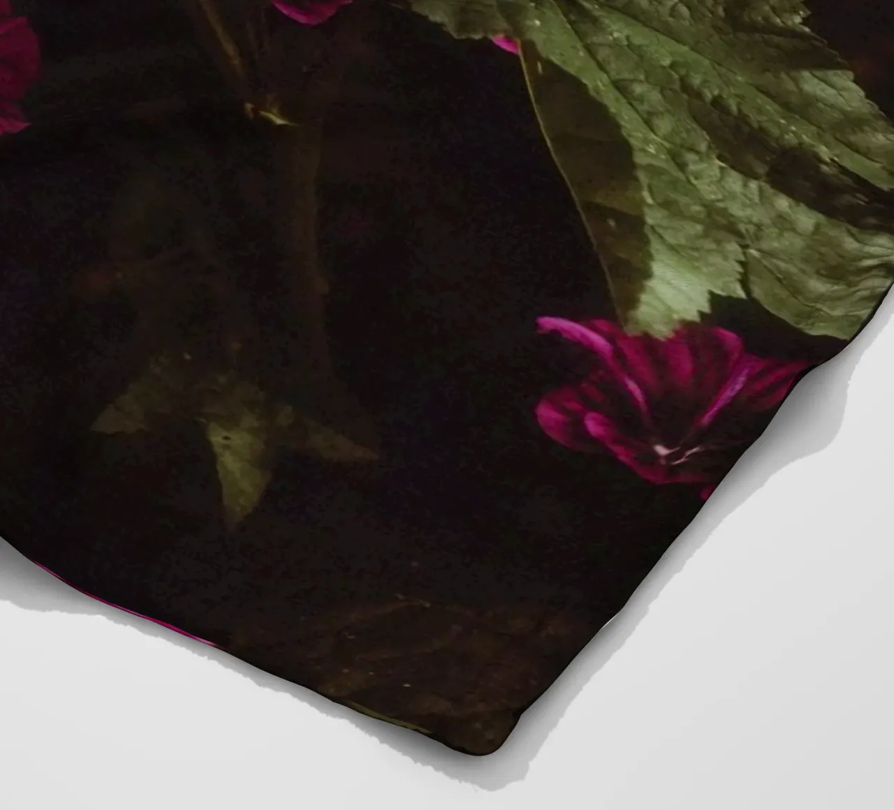 Fiori luminosi coperta in pile da Journey of Vanessa