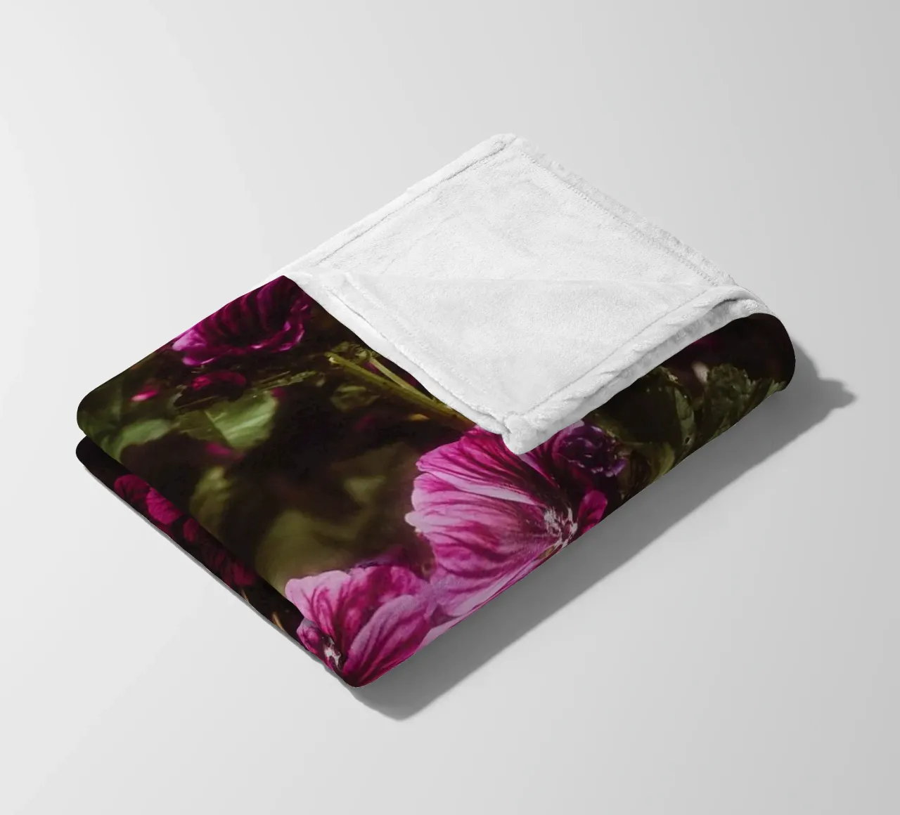 Fiori luminosi coperta in pile da Journey of Vanessa