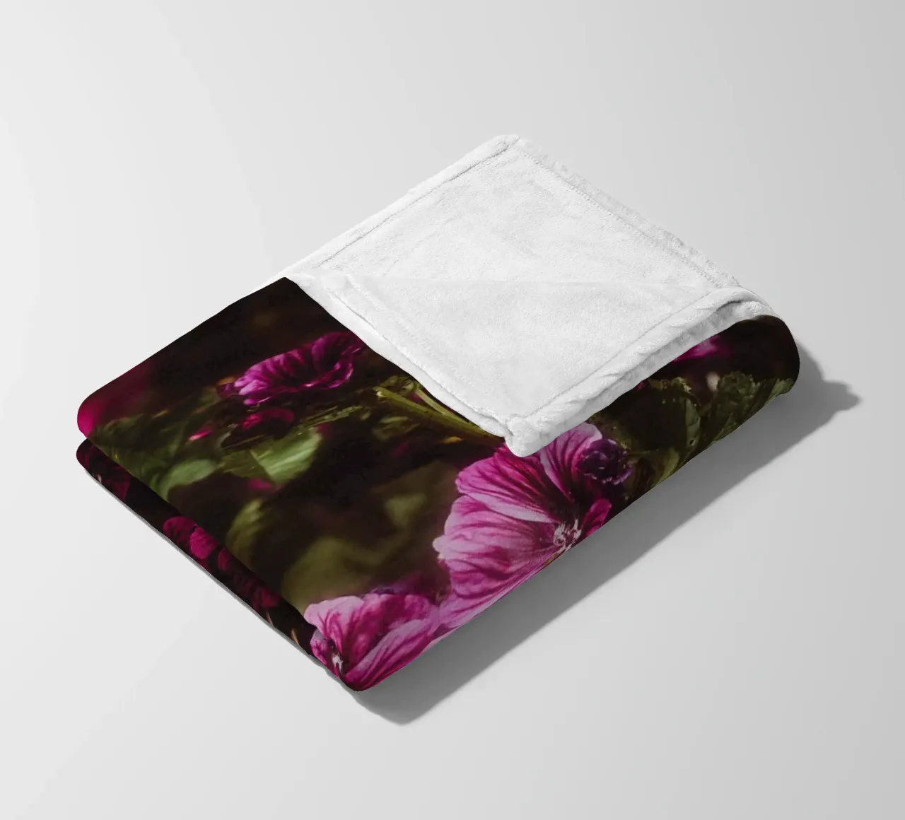Fiori luminosi coperta in pile da Journey of Vanessa