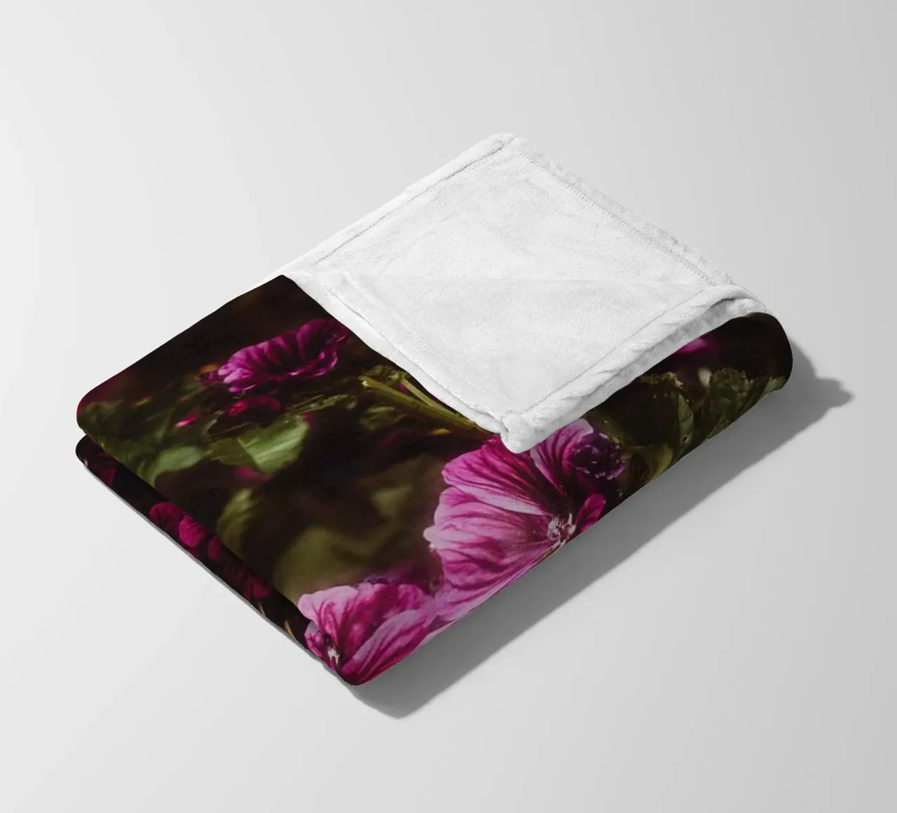 Fiori luminosi coperta in pile da Journey of Vanessa