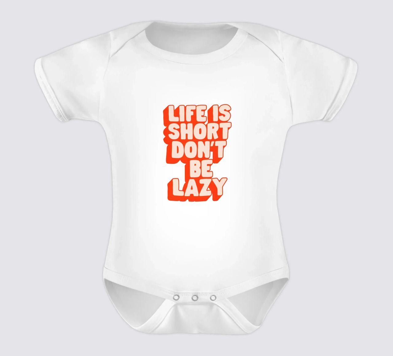 La vita è breve, non essere pigro Design tipografico body neonato maniche corte da THE MOTIVATED TYPE
