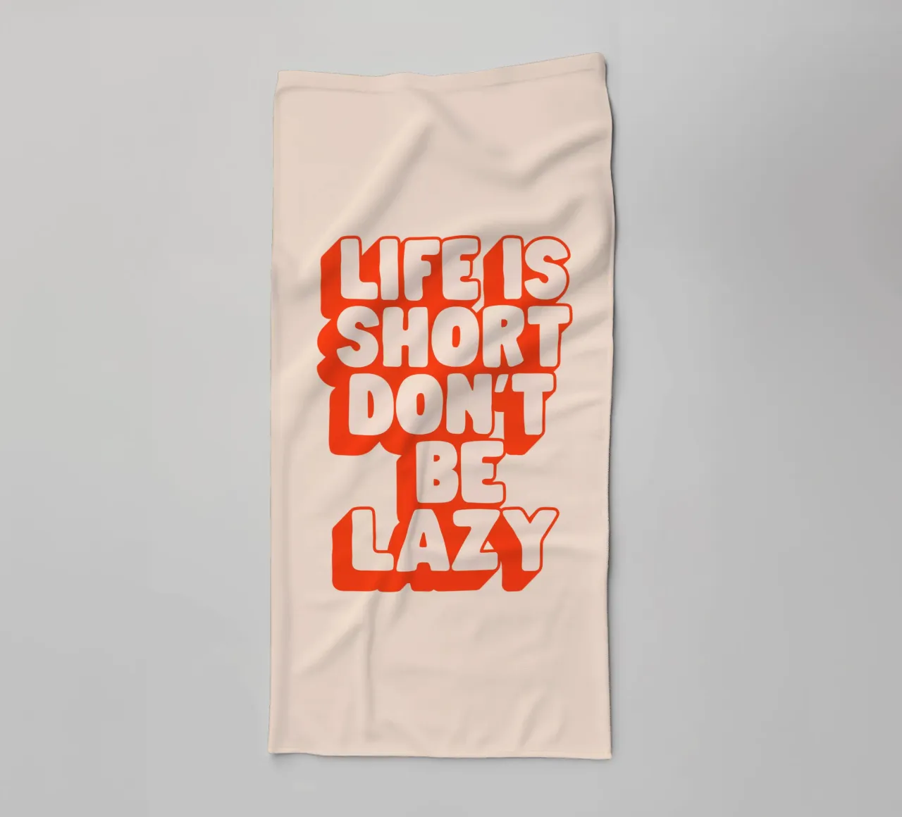 Life is Short Don't Be Lazy Design typographique serviette de bain de THE MOTIVATED TYPE