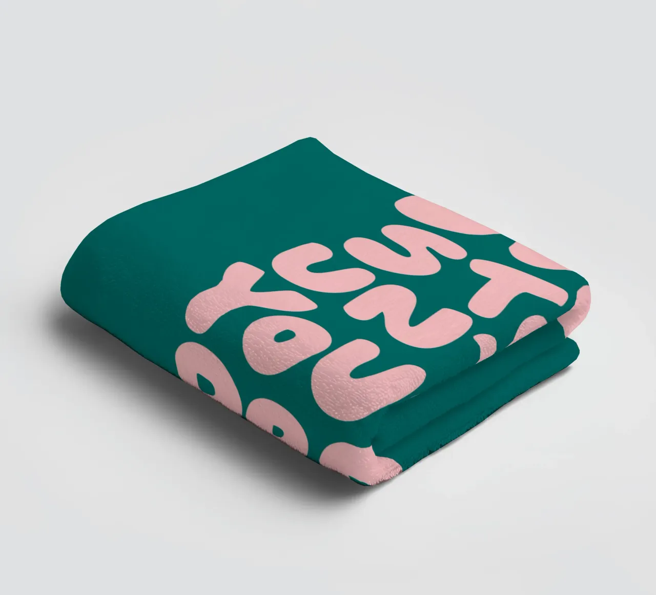 Don't Stop Until You're Proud Typografie Design in verde asciugamano da bagno da THE MOTIVATED TYPE