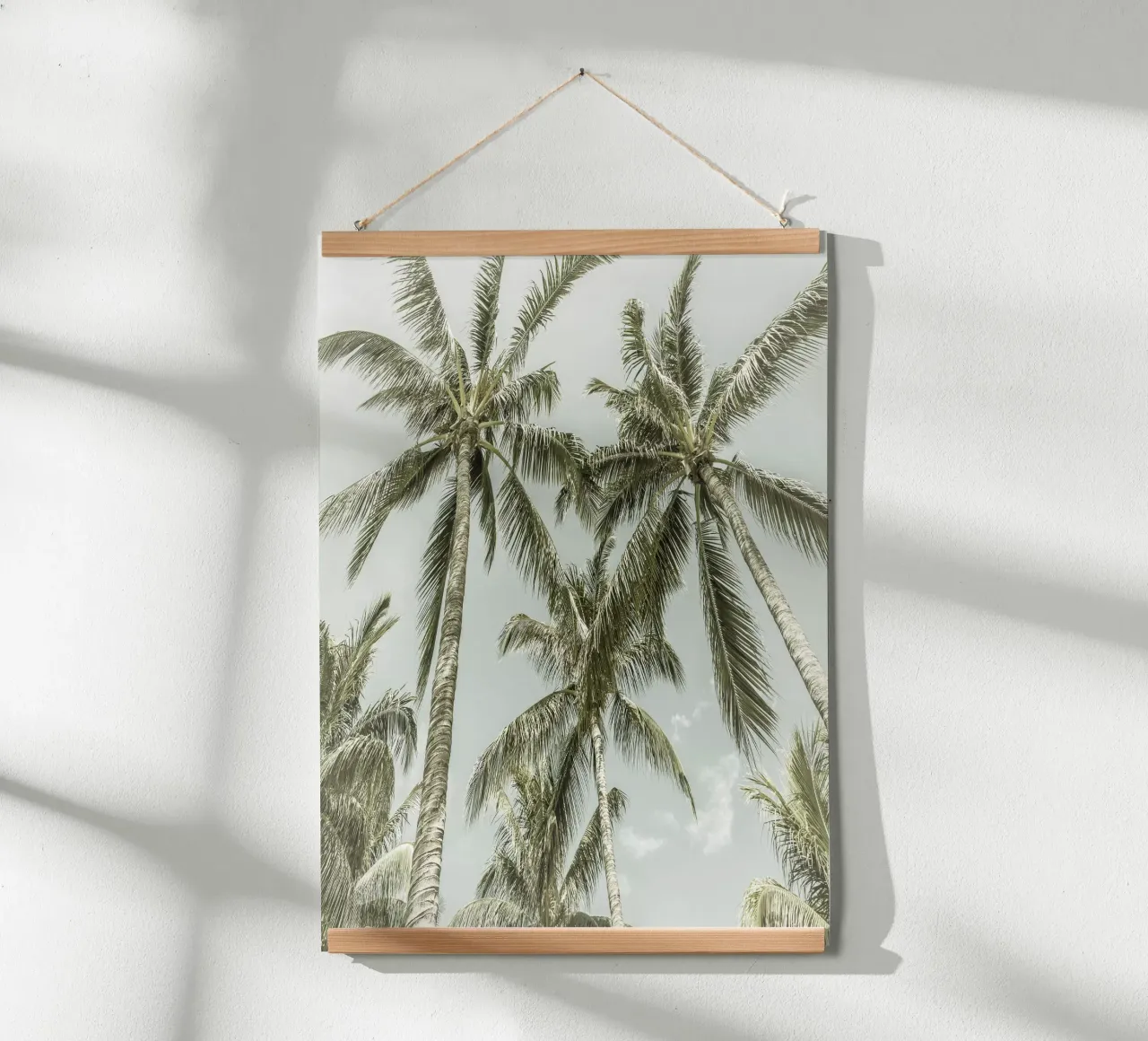 Palmenidylle | Weinlese Poster von Melanie Viola