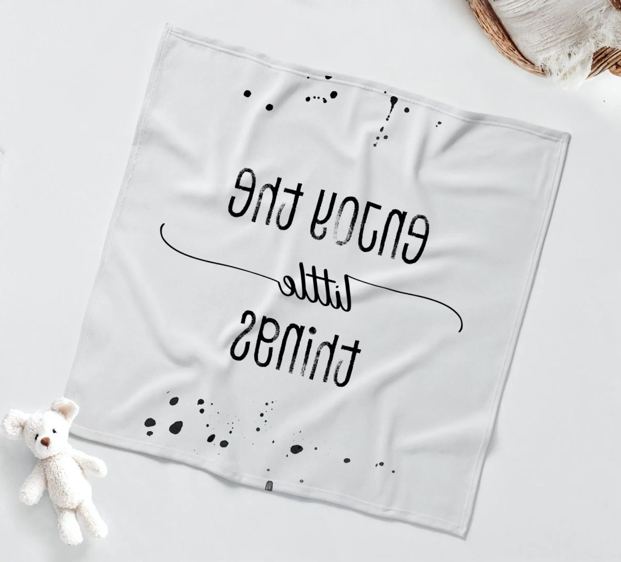 TEXT ART Enjoy the little things coperta in pile da Melanie Viola