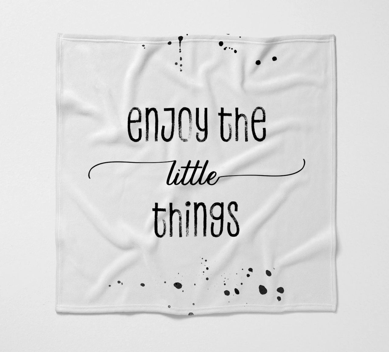 TEXT ART Enjoy the little things coperta in pile da Melanie Viola