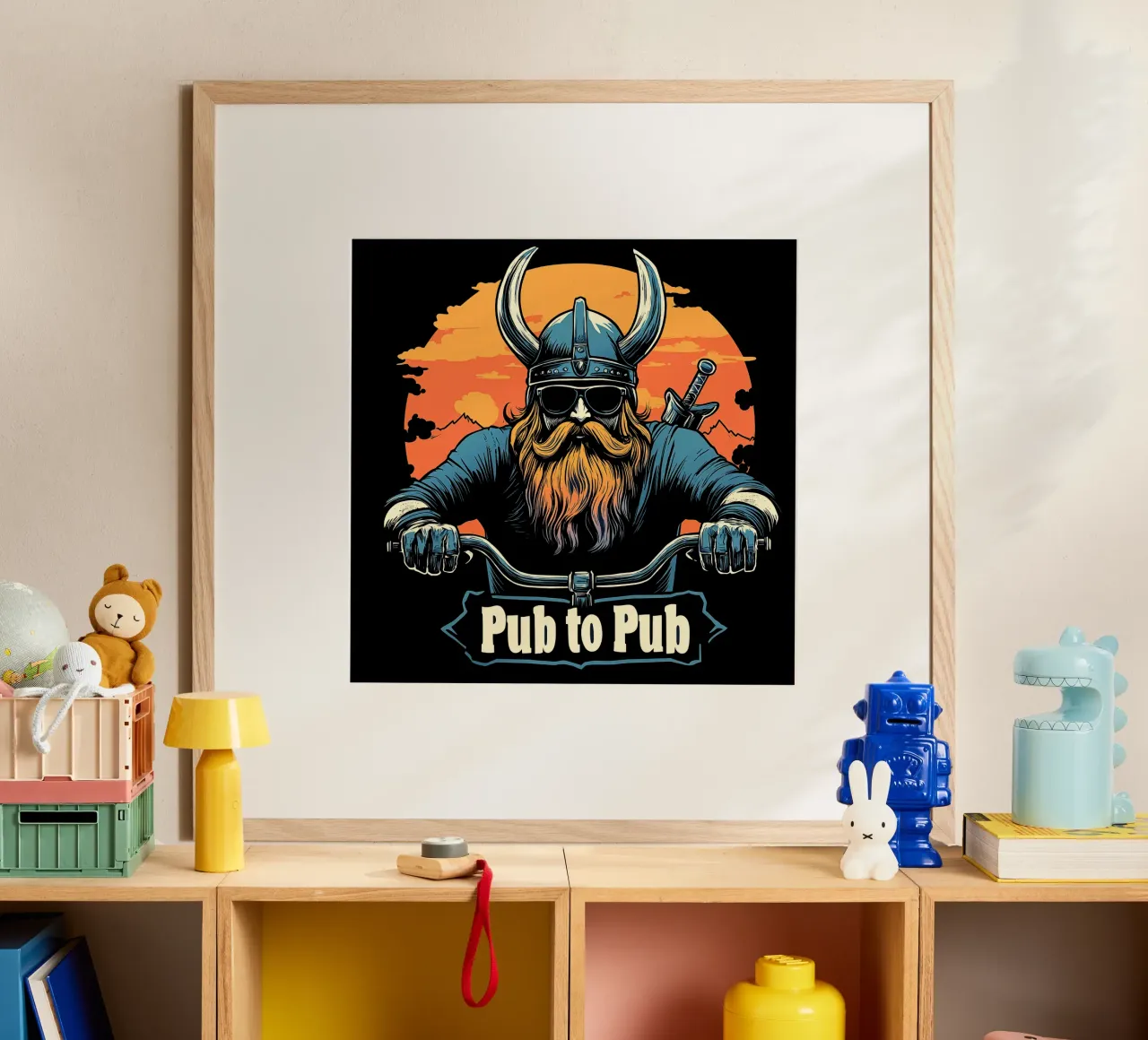 Pub to Pub - Il romanticismo vichingo incontra l'umorismo dei motociclisti poster con telaio in plastica da Autofocus