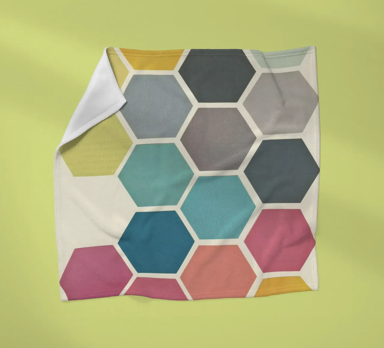 Nido d'ape II coperta in pile da Cassia Beck Collage