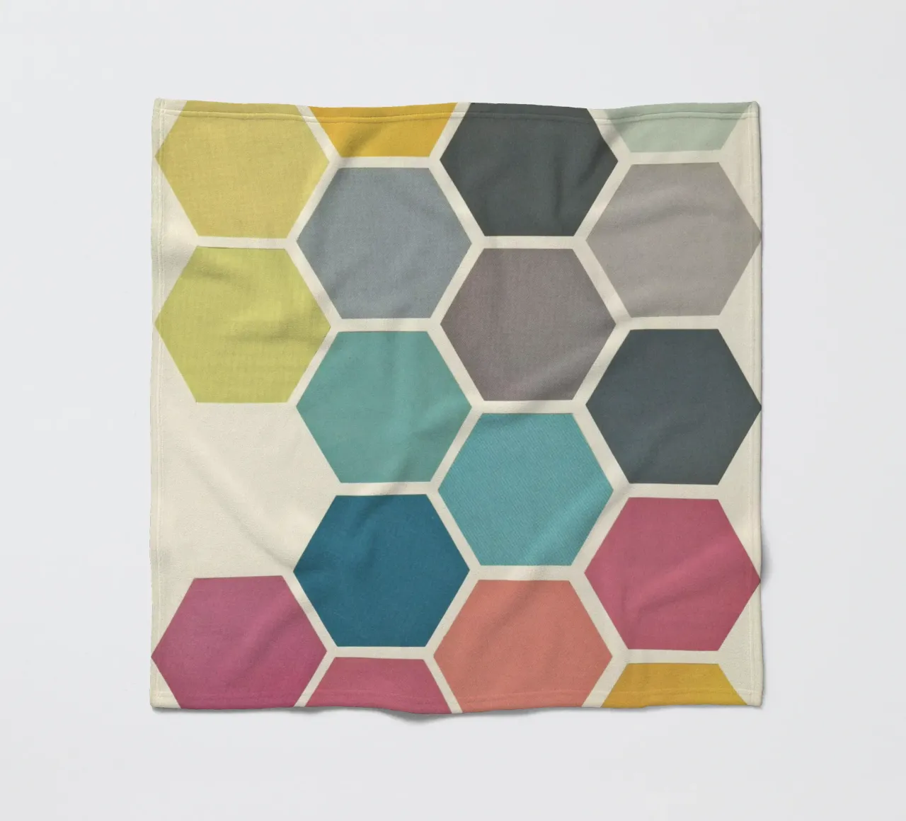 Nido d'ape II coperta in pile da Cassia Beck Collage
