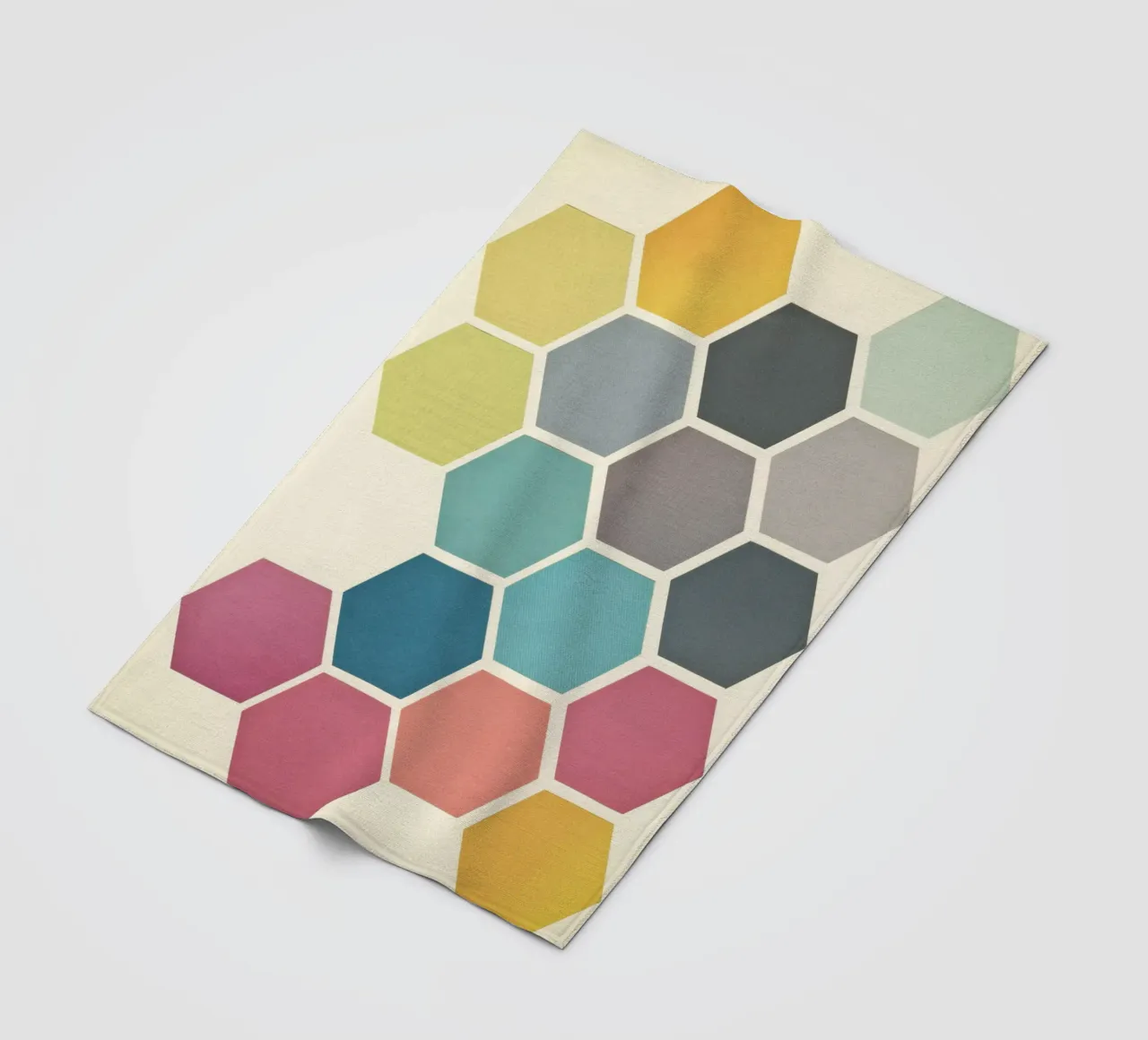 Nido d'ape II coperta in pile da Cassia Beck Collage