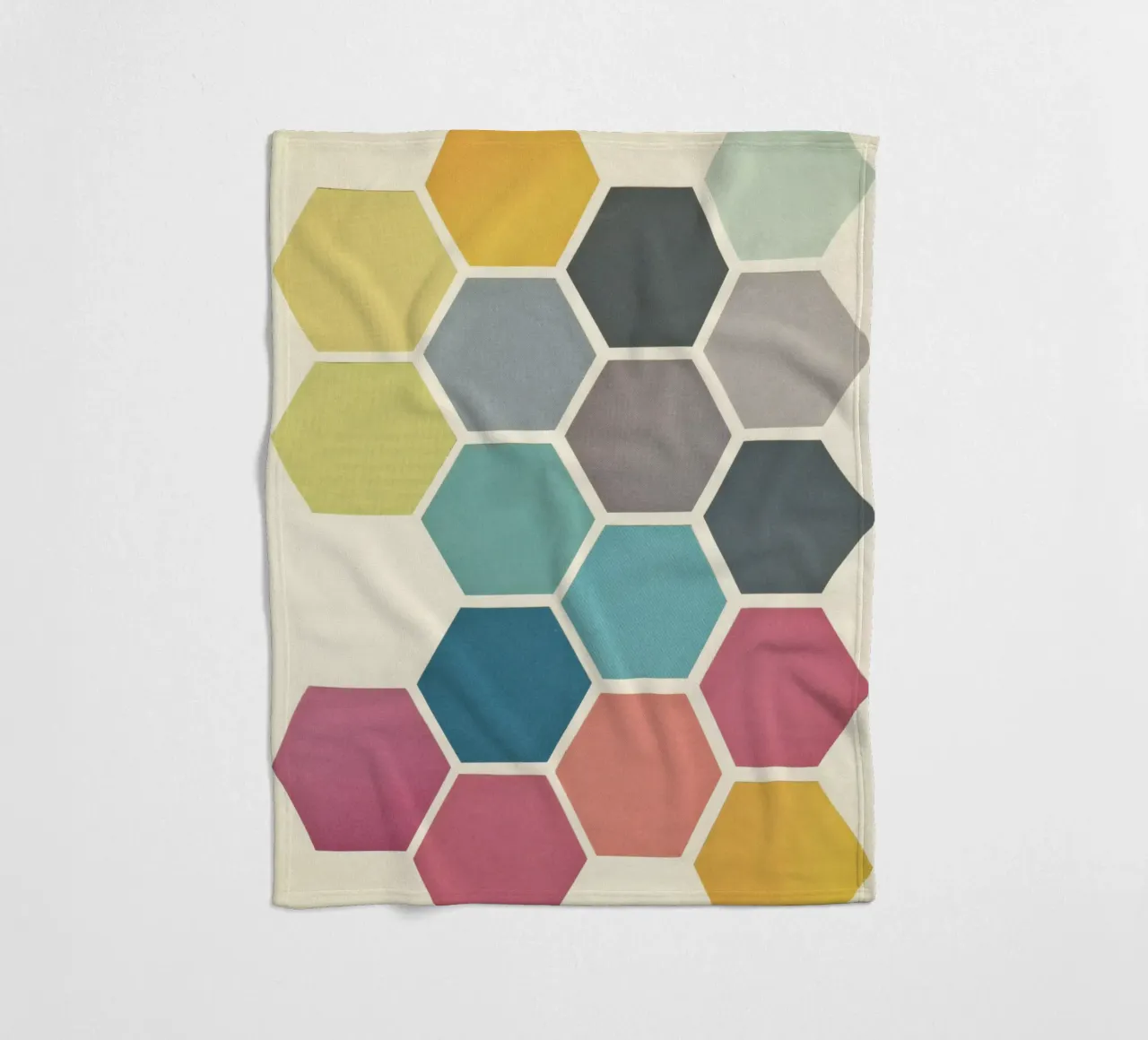 Nido d'ape II coperta in pile da Cassia Beck Collage