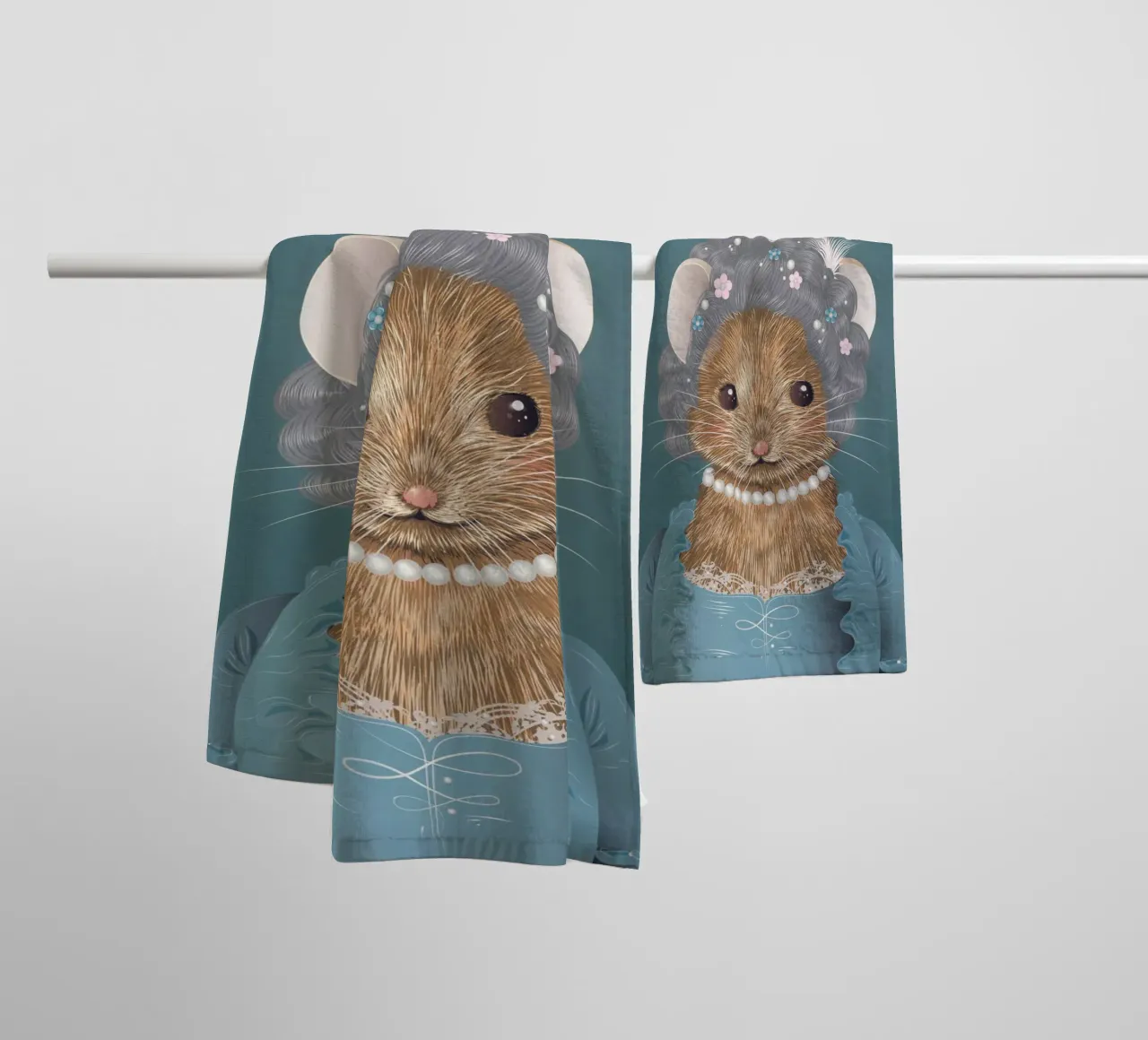 Rokoko-Maus – Elegante Anmut mit tierischem Charme Handtuch von kisho art