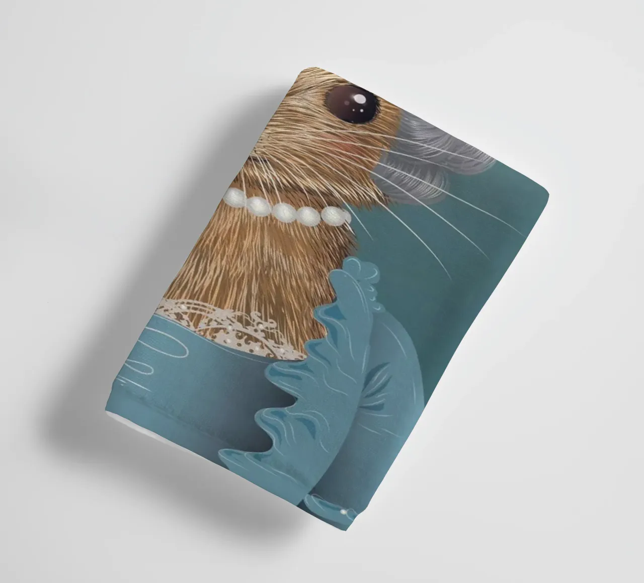 Rokoko-Maus – Elegante Anmut mit tierischem Charme Handtuch von kisho art