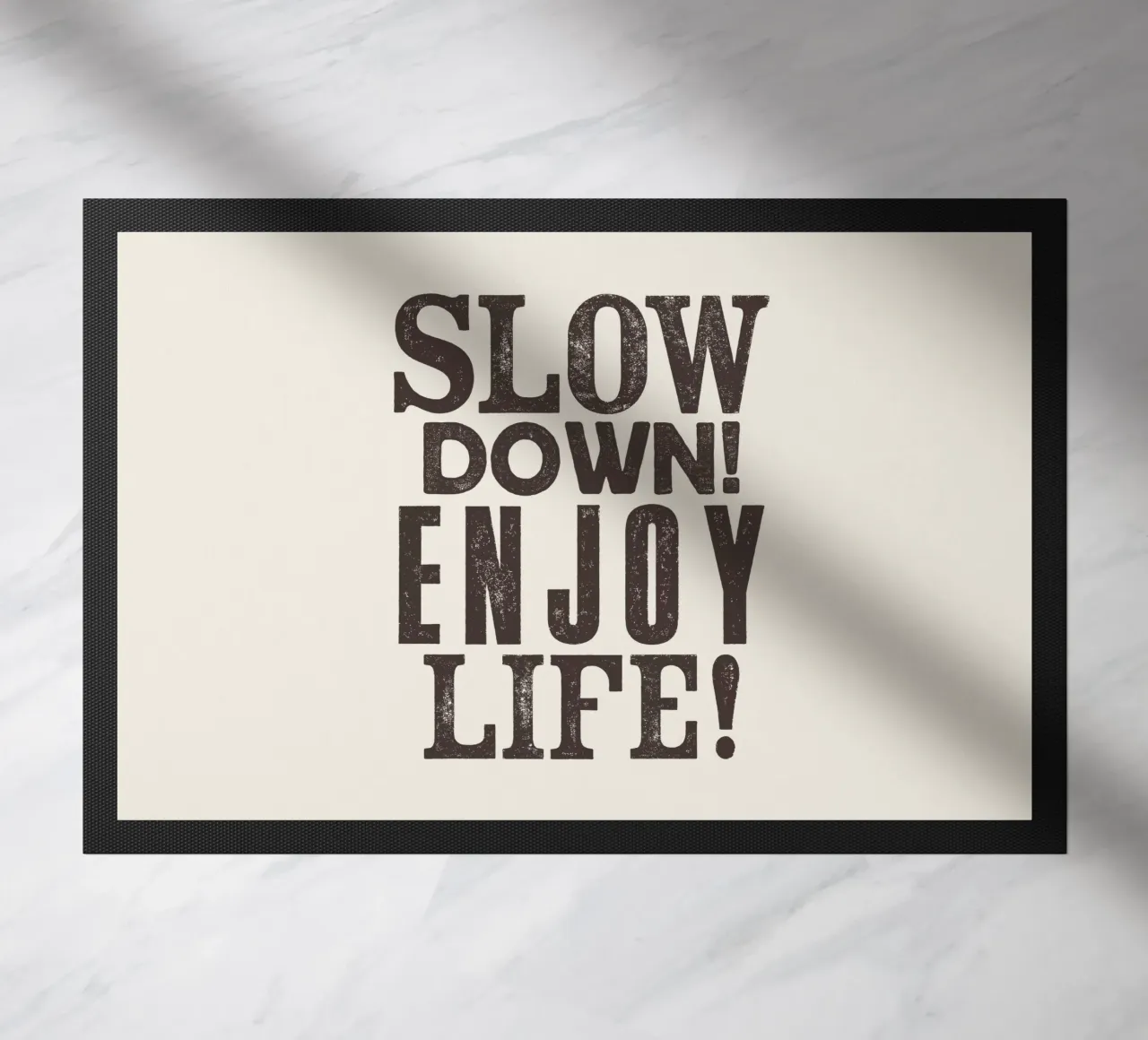Rallentare! Enjoy Life Design tipografico in nero zerbino da THE MOTIVATED TYPE