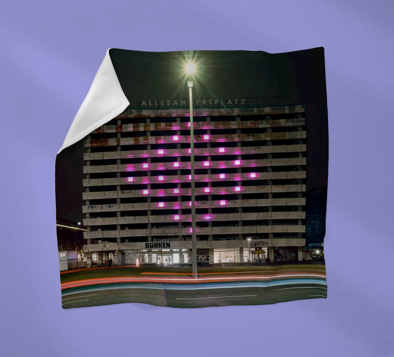 Allesandersplatz Fleecedecke von Amy & Kurt