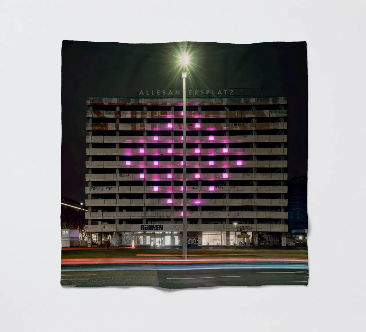 Allesandersplatz Fleecedecke von Amy & Kurt