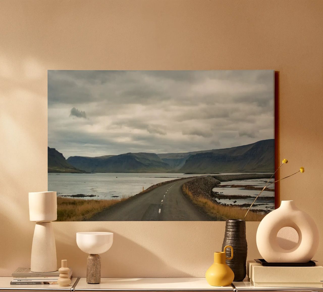 Abenteuer auf einer menschenleeren isländischen Straße - malerische Landschaft Leinwand von Ben & Clo creations