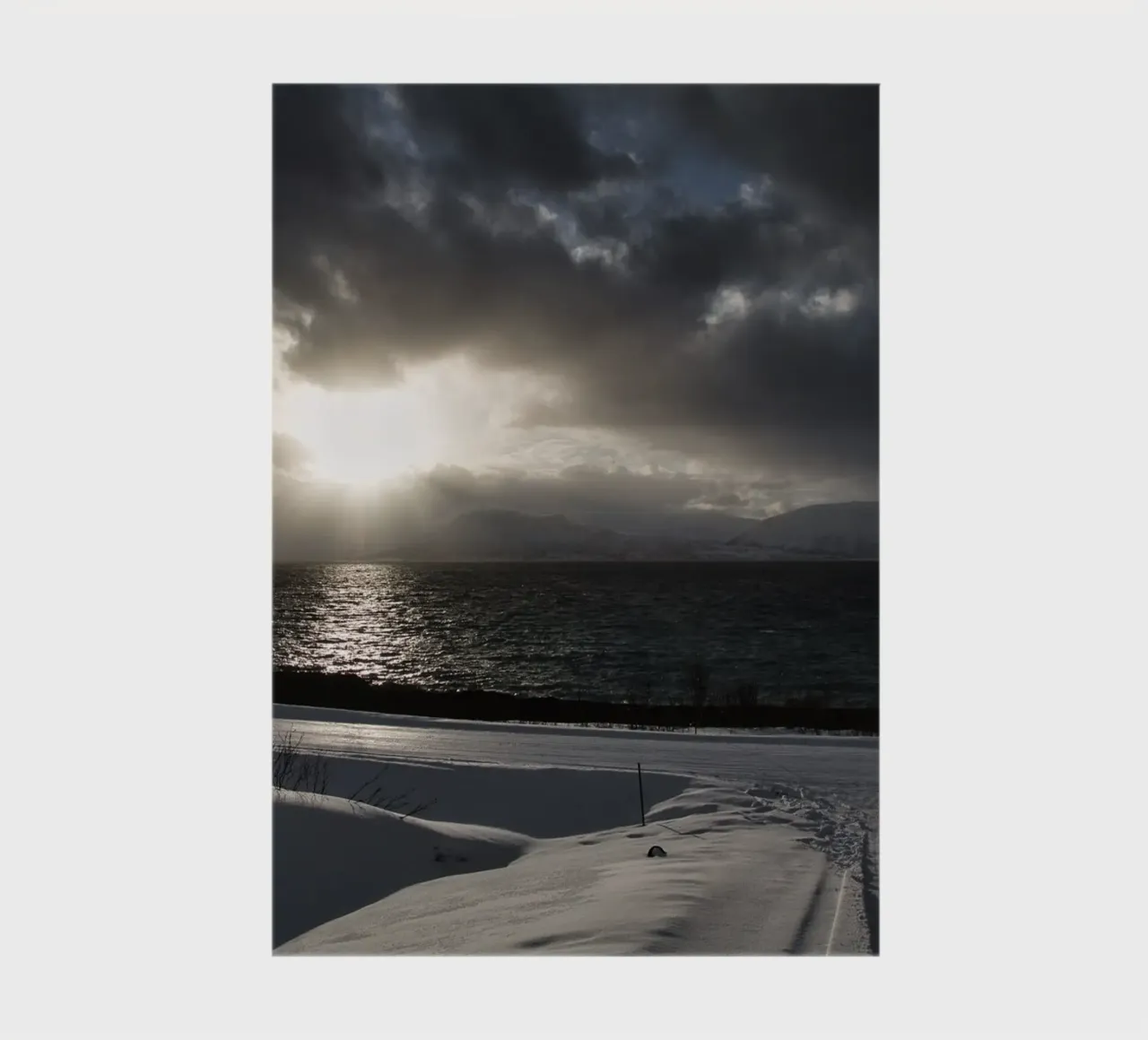 Norwegischer Fjord in der Abenddämmerung - Atemberaubende Landschaftsfotografie Notizbuch von Ben & Clo creations