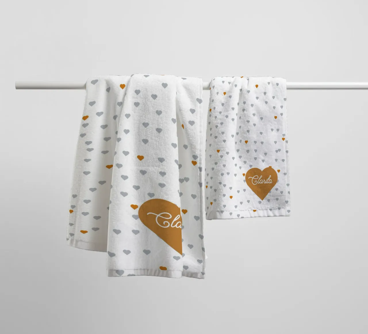 Herzchen allover towel by Ohkimiko