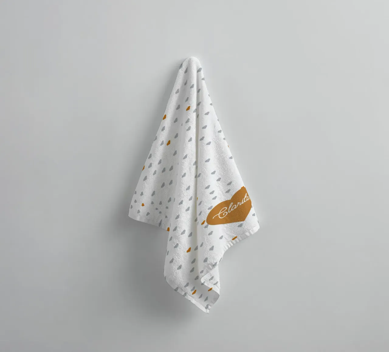 Herzchen allover towel by Ohkimiko