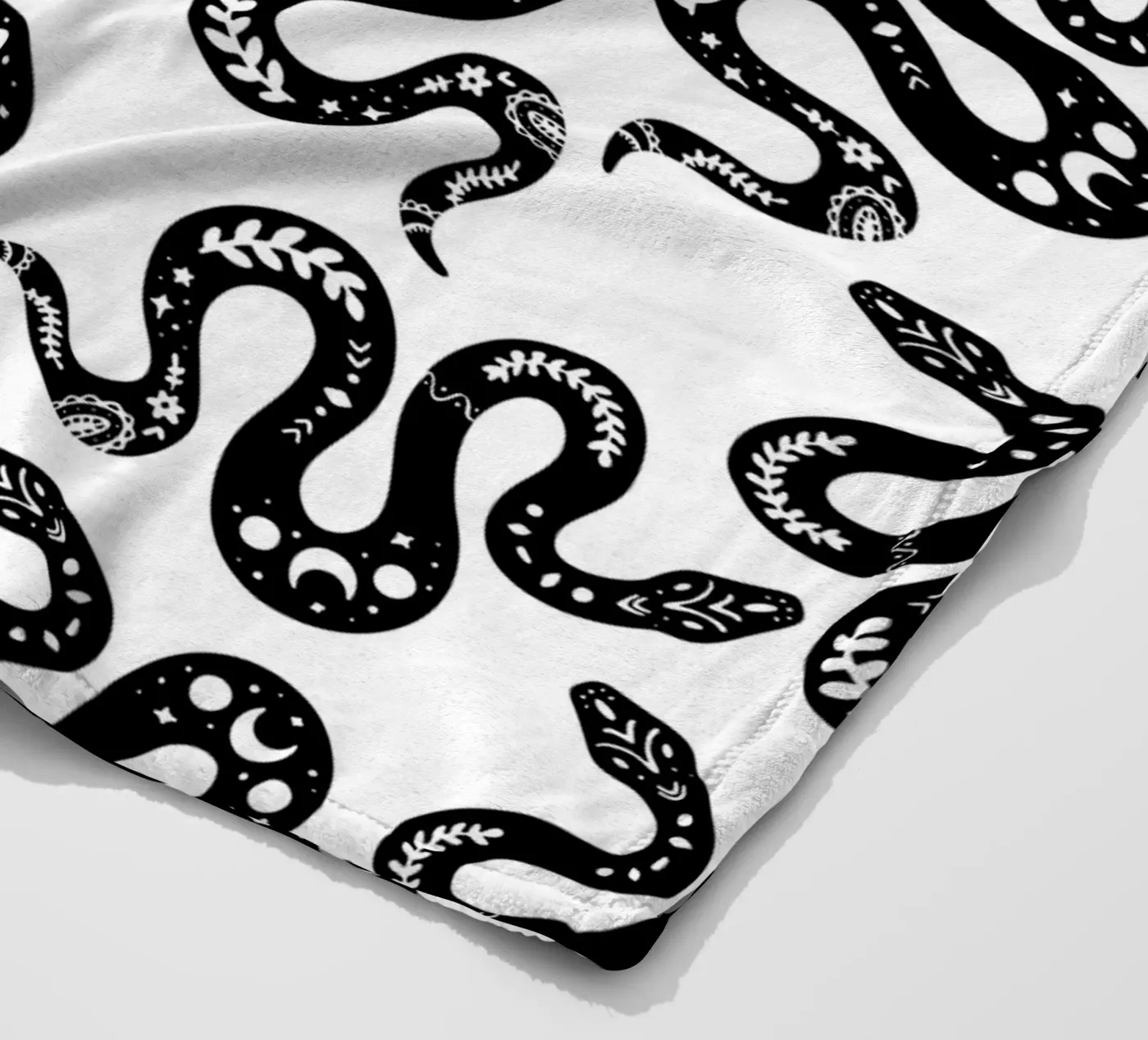 Snakes Fleecedecke von Happypatterns