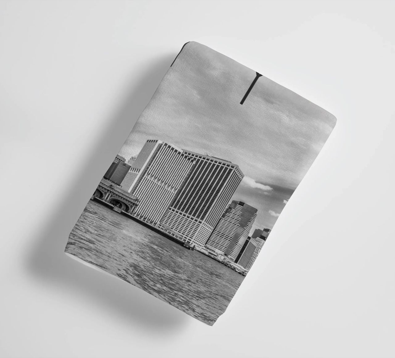 MANHATTAN South Point e Whitehall Terminal | Minimalist Skyl asciugamano da bagno da Melanie Viola