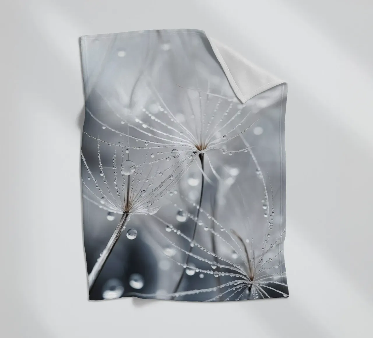 Tiny Wet World Fleecedecke von treechild