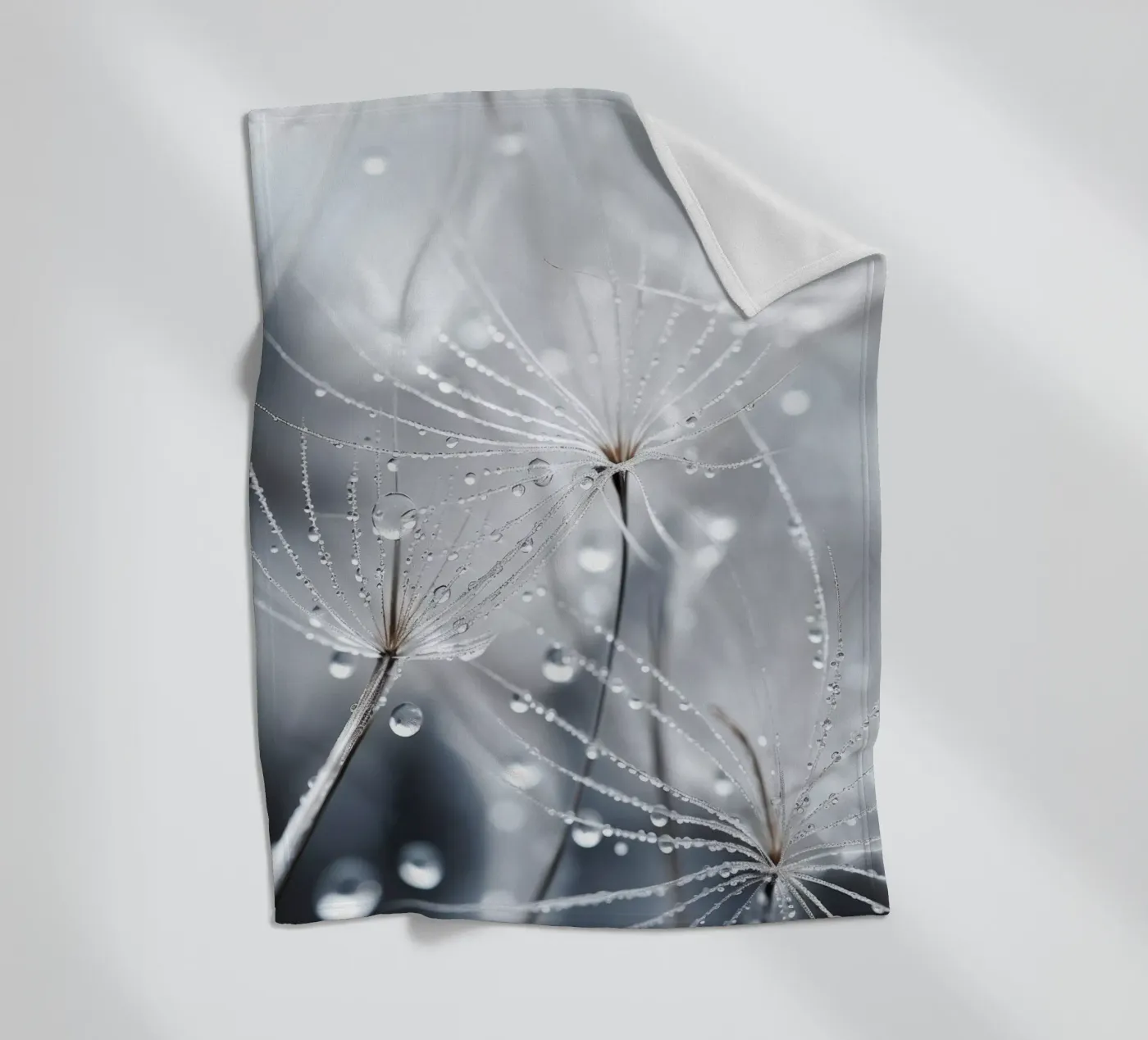 Tiny Wet World Fleecedecke von treechild