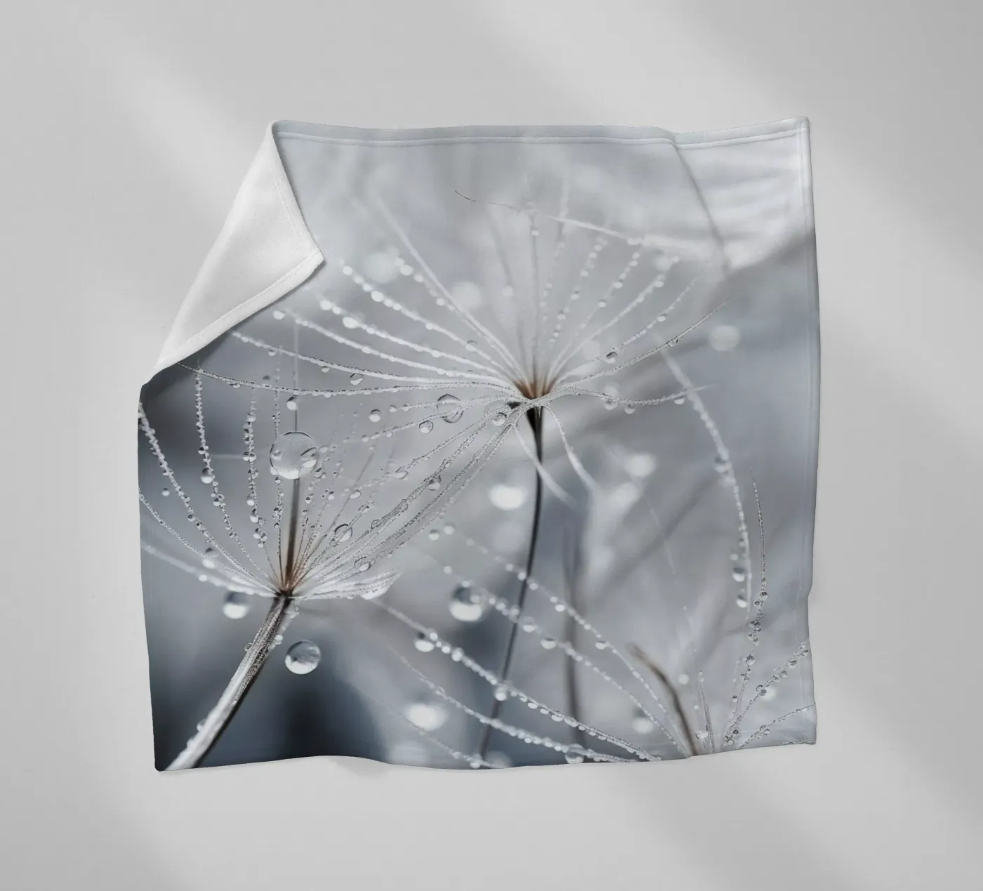 Tiny Wet World Fleecedecke von treechild